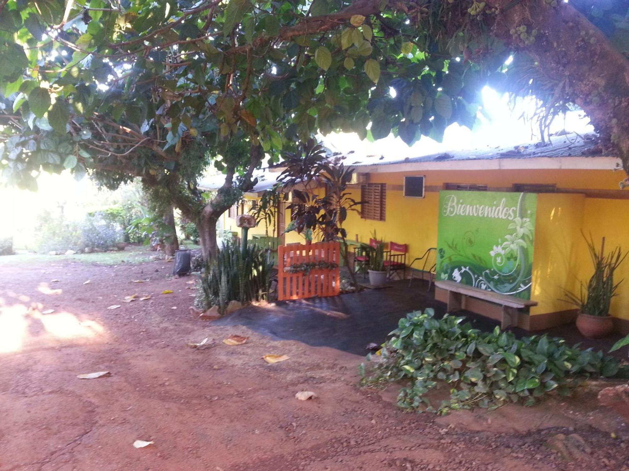 Hotel Y Residencial Amigos Puerto Iguazu Exterior photo